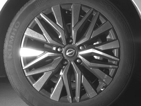 Used 2025 Nissan Altima 2.5 SV FWD image 13