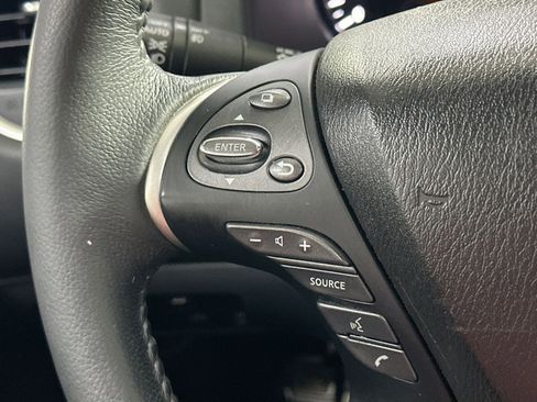 Used 2018 Nissan Pathfinder Platinum image 22