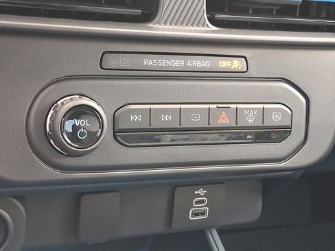 New 2025 Ford Maverick XLT w/ XLT Luxury Package AWD/4WD image 10