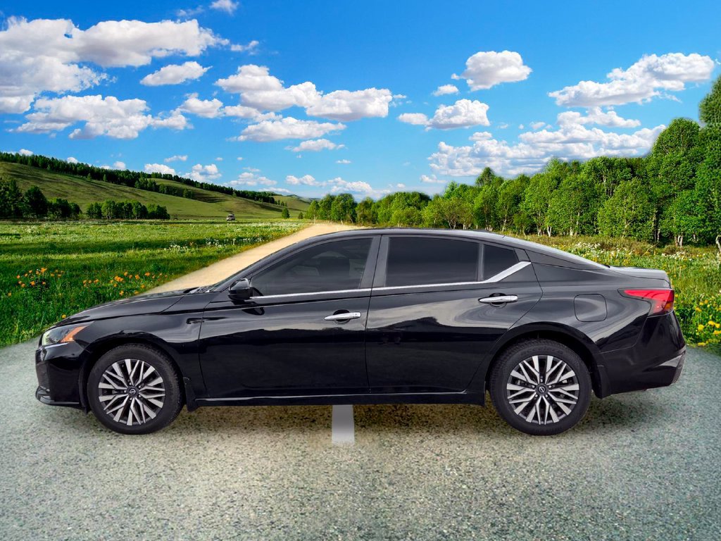 Used 2023 Nissan Altima 2.5 SV AWD/4WD image 3