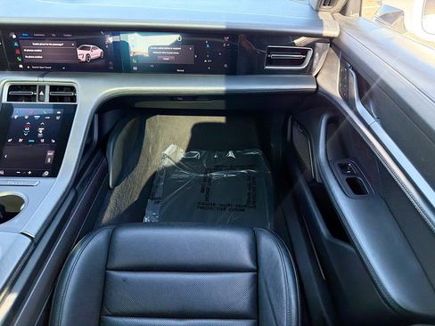 Used 2022 Porsche Taycan Turbo S image 17