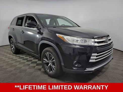 Used 2018 Toyota Highlander LE image 3