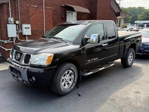 Used 2005 Nissan Titan SE w/ (R02) SE Off-Road Pkg AWD/4WD image 1
