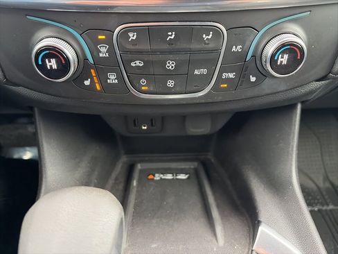 Used 2023 Chevrolet Traverse LT w/ Rear Camera Mirror Package AWD/4WD image 20