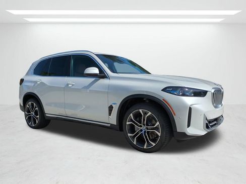 New 2026 BMW X5 xDrive40i w/ Premium Package AWD/4WD image 2