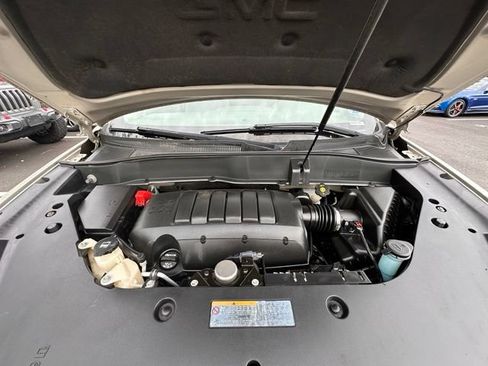 Used 2016 GMC Acadia SLE FWD image 17