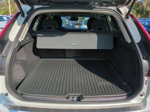 Used 2023 Volvo XC60 B5 Core image 12