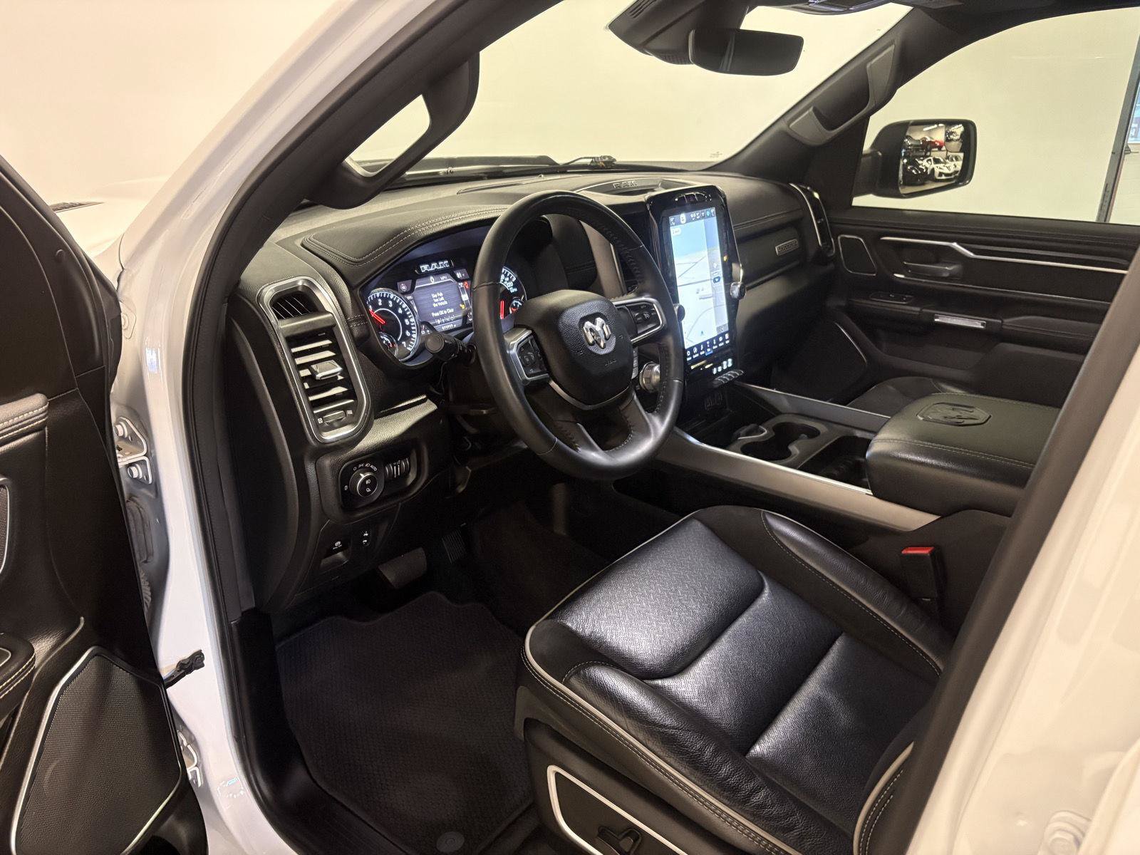 Used 2024 RAM 1500 Laramie AWD/4WD image 21
