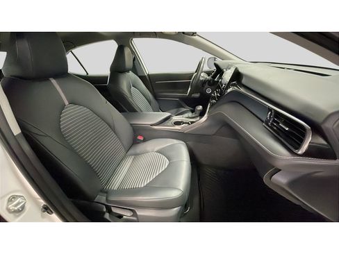 Used 2024 Toyota Camry SE FWD image 17