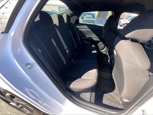 Certified 2025 Hyundai Elantra Sport image 32