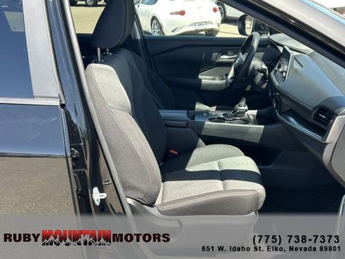 Used 2025 Nissan Rogue SV FWD image 24