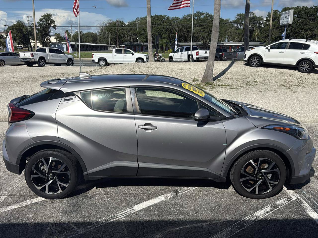 Used 2019 Toyota C-HR XLE FWD image 6