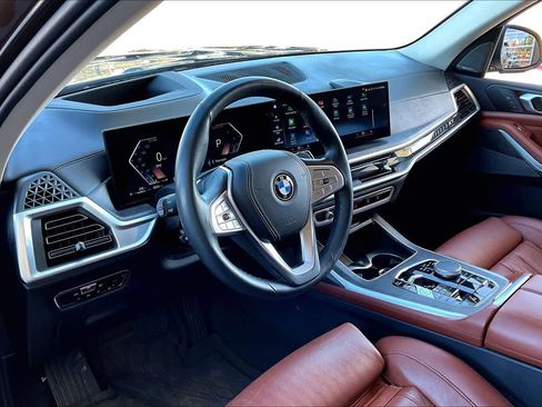 Used 2023 BMW X7 xDrive40i w/ Premium Package image 16