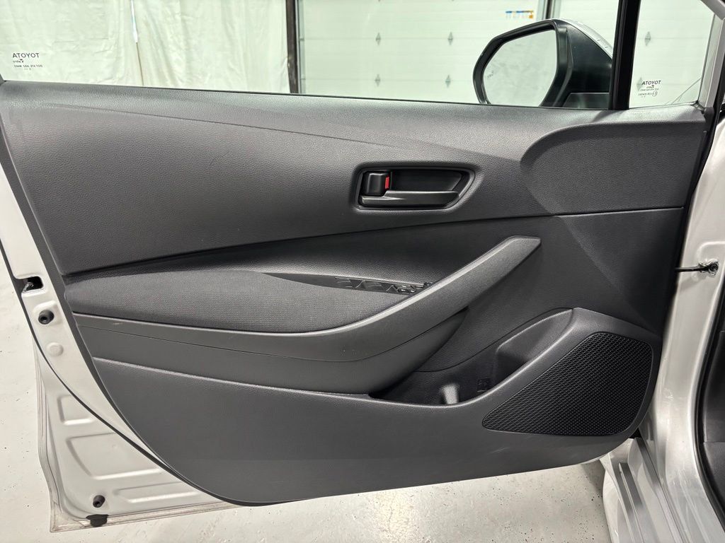 Used 2026 Toyota Corolla LE FWD image 8