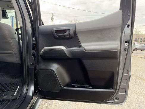 Used 2020 Toyota Tacoma SR5 image 15