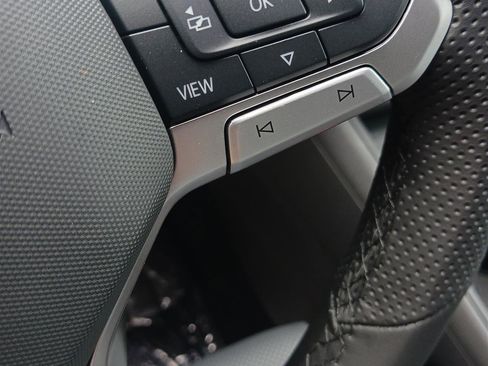 New 2025 Volkswagen Tiguan SE R-Line image 17