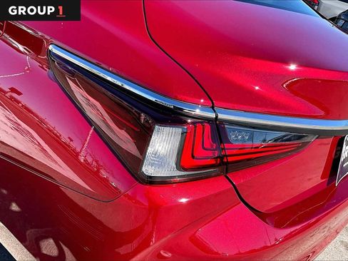 Certified 2025 Lexus ES 350 w/ Premium Package image 26