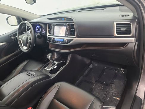 Used 2015 Toyota Highlander XLE FWD image 14