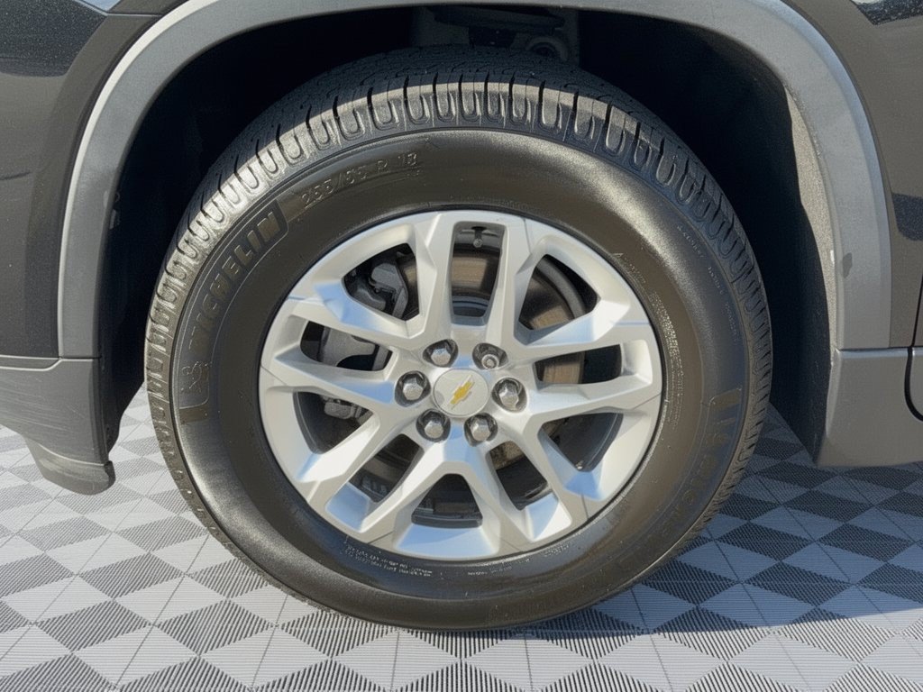Used 2018 Chevrolet Traverse LS FWD image 13