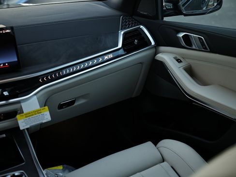New 2026 BMW X5 xDrive50e w/ Executive Package image 29