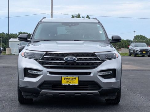 Used 2024 Ford Explorer XLT w/ Equipment Group 202A AWD/4WD image 2
