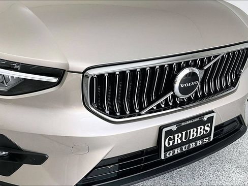 Used 2023 Volvo XC40 B5 Plus w/ Protection Package Premier AWD/4WD image 38