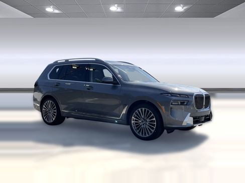 Used 2026 BMW X7 xDrive40i w/ Premium Package image 7