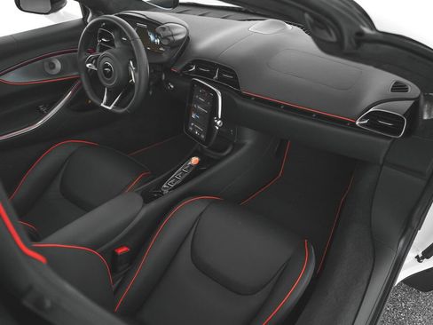 Used 2025 McLaren Artura Spider RWD image 11