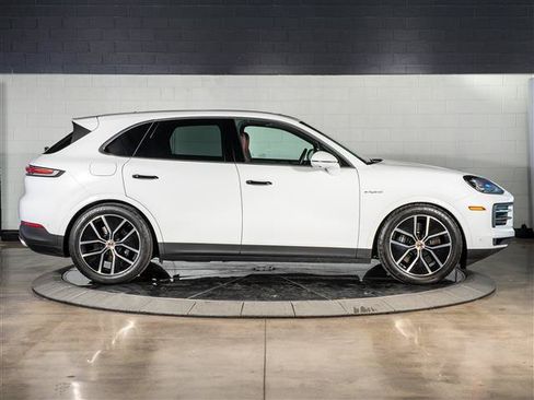 Certified 2026 Porsche Cayenne E-Hybrid AWD/4WD image 8