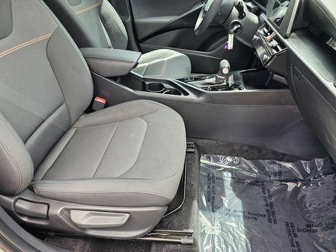 Used 2025 Kia Niro LX FWD image 10