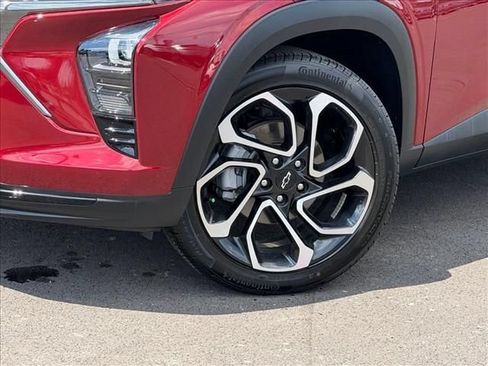 Used 2025 Chevrolet Trax RS FWD image 26