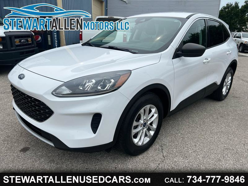 Used 2022 Ford Escape SE w/ Cold Weather Package AWD/4WD image 1