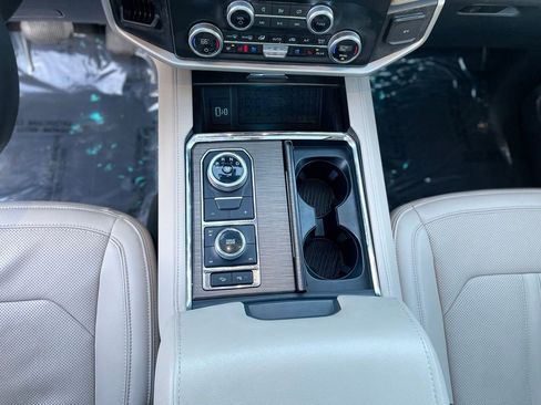 Used 2024 Ford Expedition Limited image 16