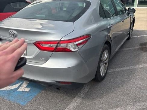 Used 2019 Toyota Camry LE image 19