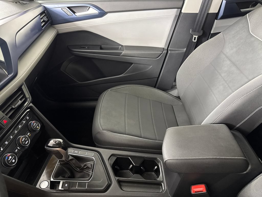 Used 2024 Volkswagen Taos SE w/ Panoramic Sunroof Package FWD image 19