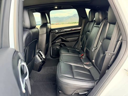 Used 2016 Porsche Cayenne AWD/4WD image 19