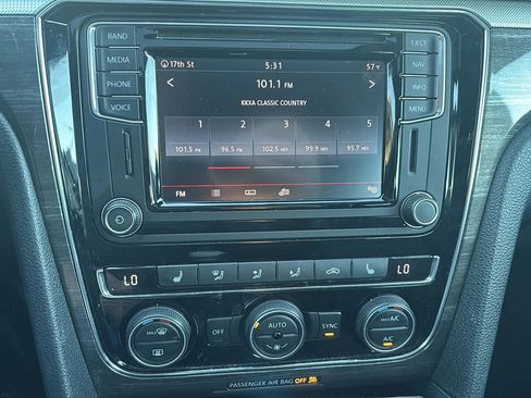 Used 2017 Volkswagen Passat 1.8T SE image 47