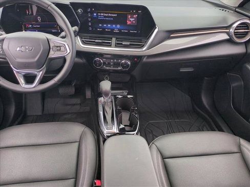 Used 2025 Chevrolet Trax ACTIV w/ Sunroof Package FWD image 17