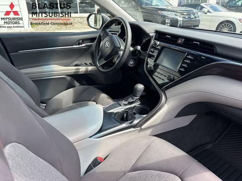 Used 2018 Toyota Camry LE FWD image 30