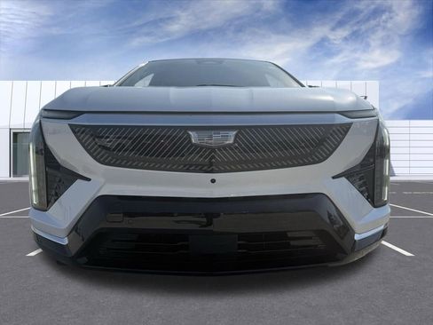 Certified 2025 Cadillac Optiq Luxury 2 w/ LPO, Floor Liner Package image 6