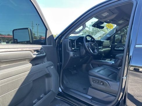 Used 2024 Chevrolet Silverado 2500 LTZ w/ LTZ Plus Package image 7
