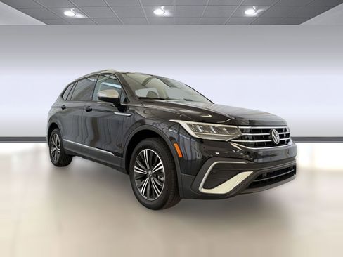 Used 2024 Volkswagen Tiguan Wolfsburg Edition image 7