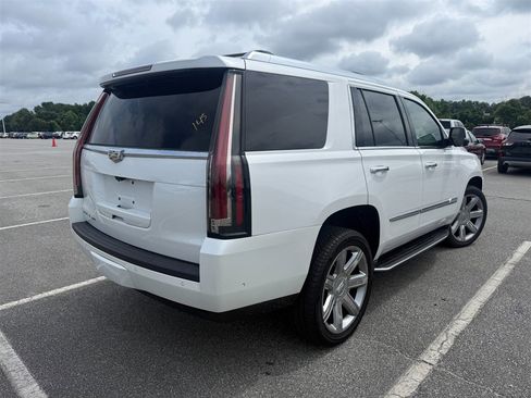Used 2017 Cadillac Escalade Luxury AWD/4WD image 2