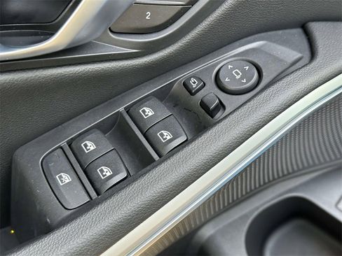 Certified 2025 BMW 330i xDrive Sedan w/ Convenience Package image 19