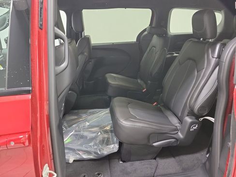 New 2026 Chrysler Pacifica Select w/ S Appearance Package image 9