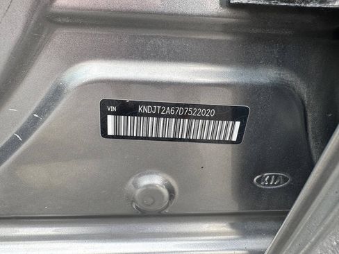 Used 2013 Kia Soul ! FWD image 12