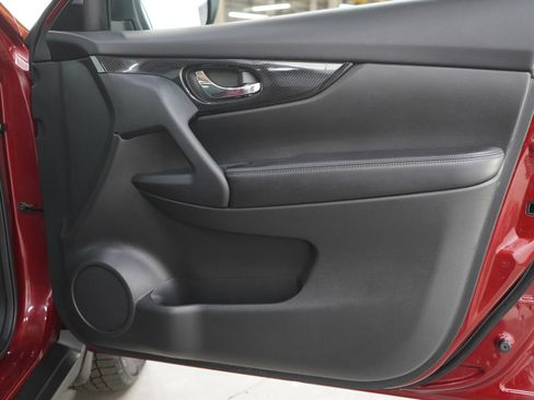 Used 2020 Nissan Rogue SL w/ Premium Package AWD/4WD image 9