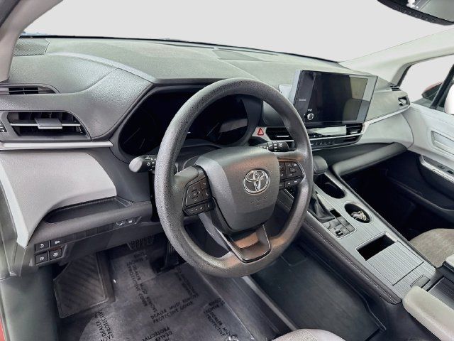 Used 2025 Toyota Sienna LE w/ LE Plus Package FWD image 10