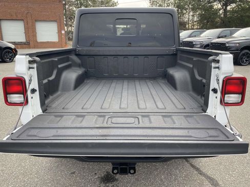 Used 2023 Jeep Gladiator Sport image 9