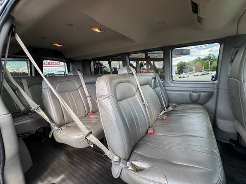 Used 2017 Chevrolet Express 3500 LS RWD image 16